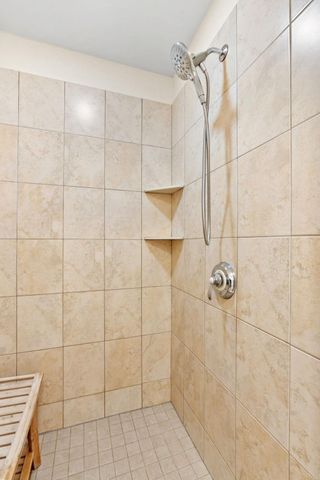 215 10th Avenue S 207, Minneapolis, MN 55415