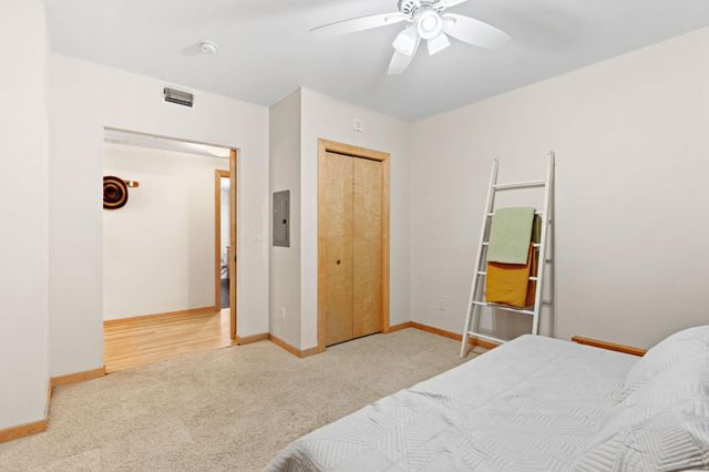 215 10th Avenue S 207, Minneapolis, MN 55415
