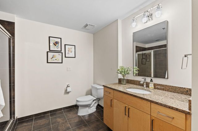 215 10th Avenue S 207, Minneapolis, MN 55415