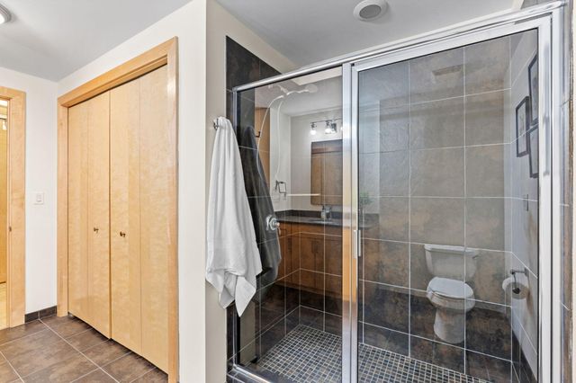 215 10th Avenue S 207, Minneapolis, MN 55415