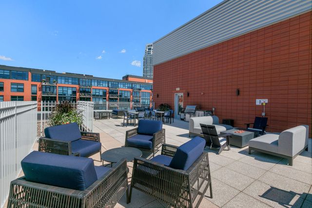 215 10th Avenue S 207, Minneapolis, MN 55415