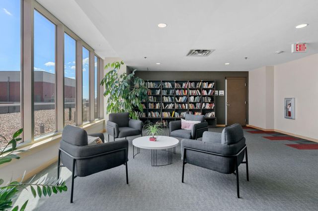 215 10th Avenue S 207, Minneapolis, MN 55415