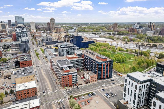 215 10th Avenue S 207, Minneapolis, MN 55415