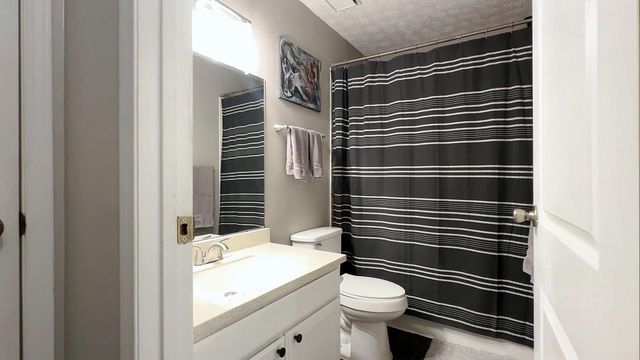 3848 Deer Knoll Drive, Columbus, OH 43230