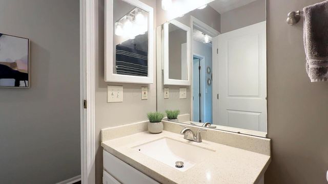 3848 Deer Knoll Drive, Columbus, OH 43230