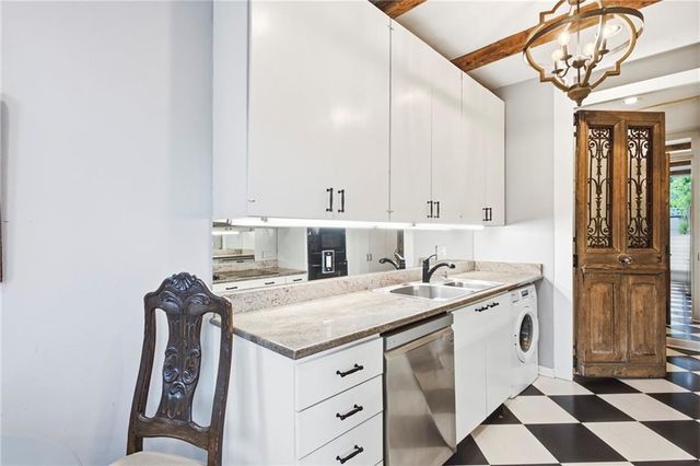 2575 Peachtree Road NE 2E, Atlanta, GA 30305