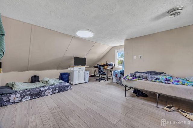 22 Westbury Road, Iselin, NJ 08830
