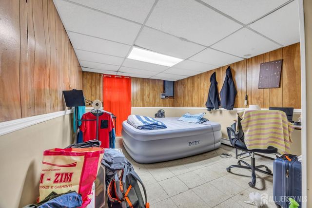 22 Westbury Road, Iselin, NJ 08830