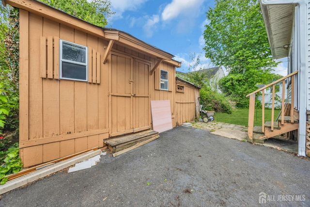 22 Westbury Road, Iselin, NJ 08830