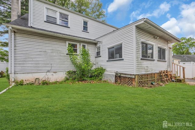 22 Westbury Road, Iselin, NJ 08830