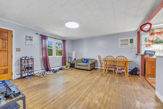 22 Westbury Road, Iselin, NJ 08830