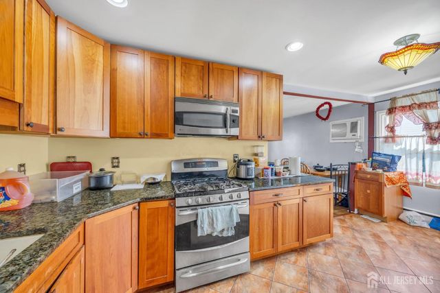 22 Westbury Road, Iselin, NJ 08830