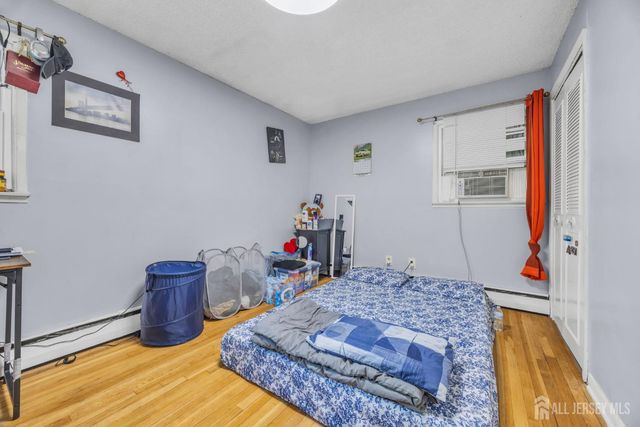 22 Westbury Road, Iselin, NJ 08830