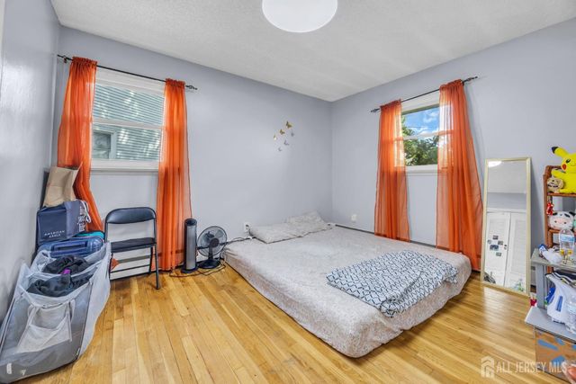 22 Westbury Road, Iselin, NJ 08830
