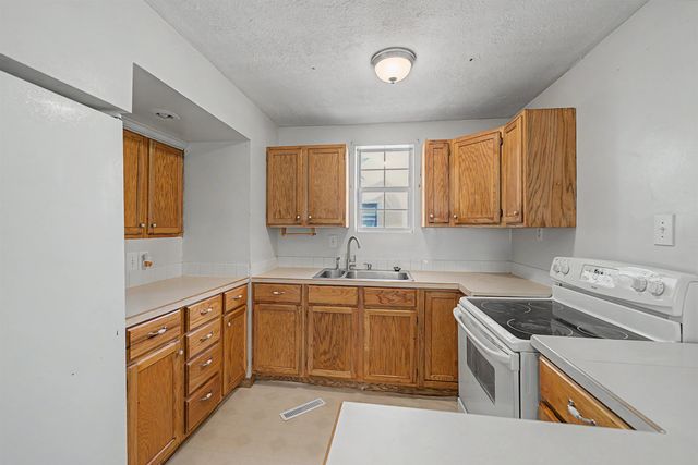 740 Merrill St, Salina, KS 67401