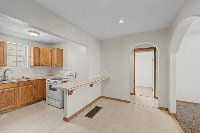 740 Merrill St, Salina, KS 67401