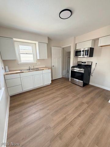 11709 Guardian Boulevard, Cleveland, OH 44135