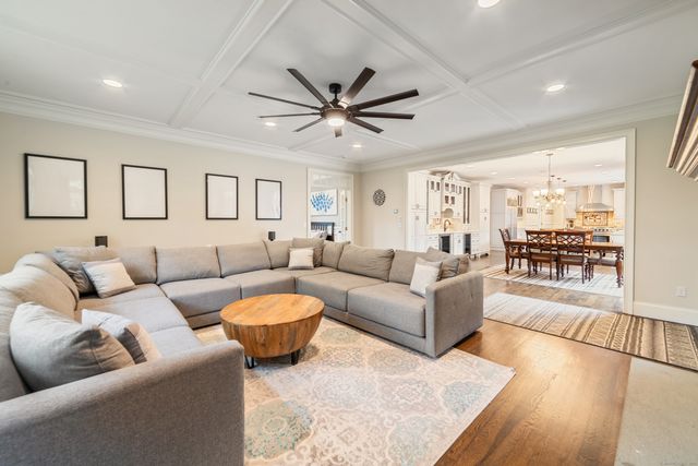 4 Wentworth Drive, Newtown, CT 06470