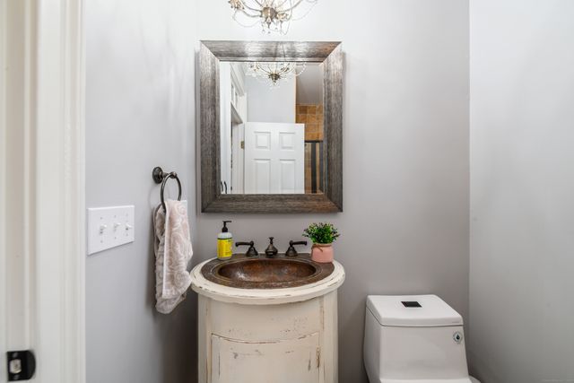 4 Wentworth Drive, Newtown, CT 06470