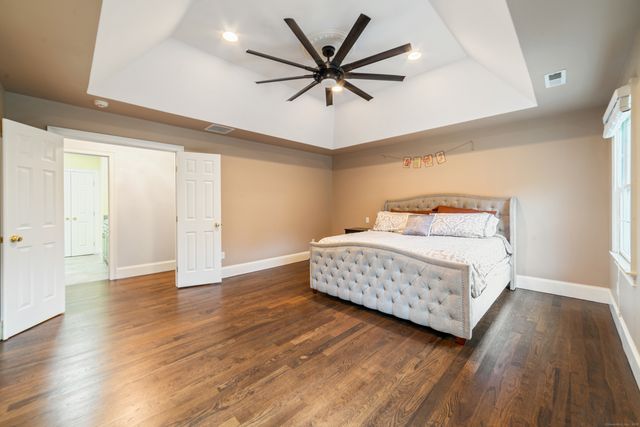 4 Wentworth Drive, Newtown, CT 06470