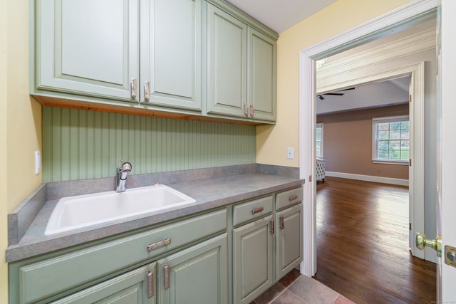 4 Wentworth Drive, Newtown, CT 06470