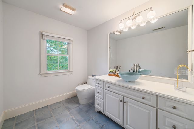 4 Wentworth Drive, Newtown, CT 06470