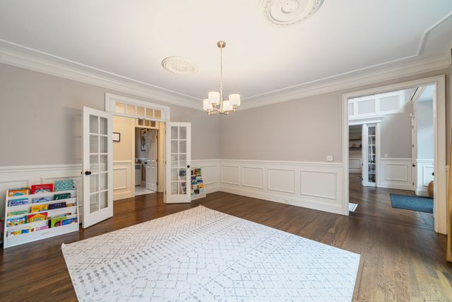 4 Wentworth Drive, Newtown, CT 06470