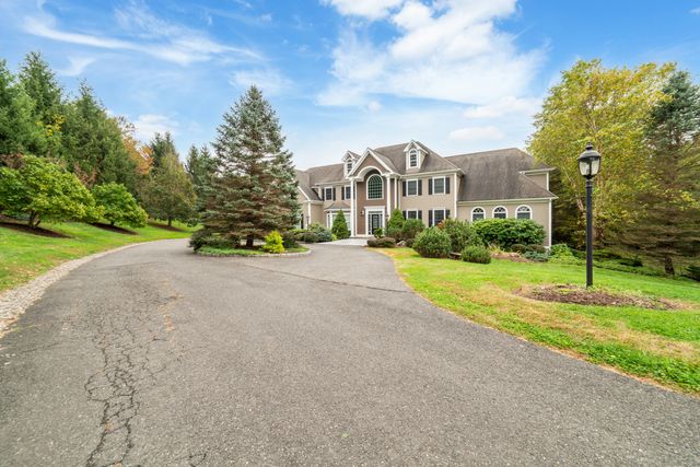 4 Wentworth Drive, Newtown, CT 06470