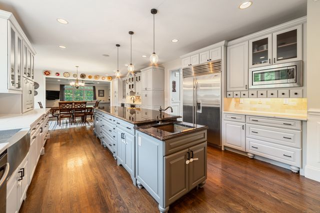 4 Wentworth Drive, Newtown, CT 06470