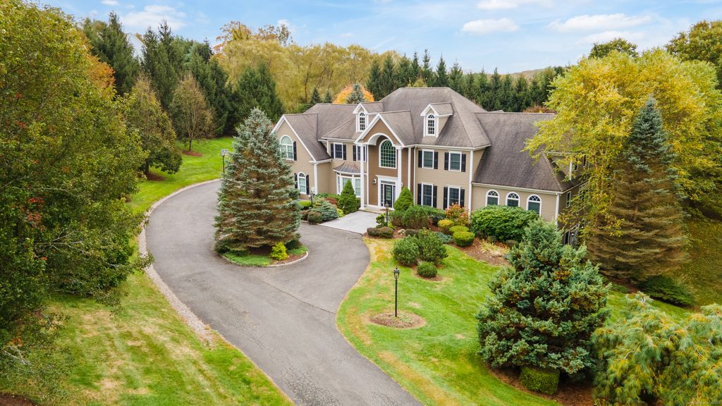 4 Wentworth Drive, Newtown, CT 06470