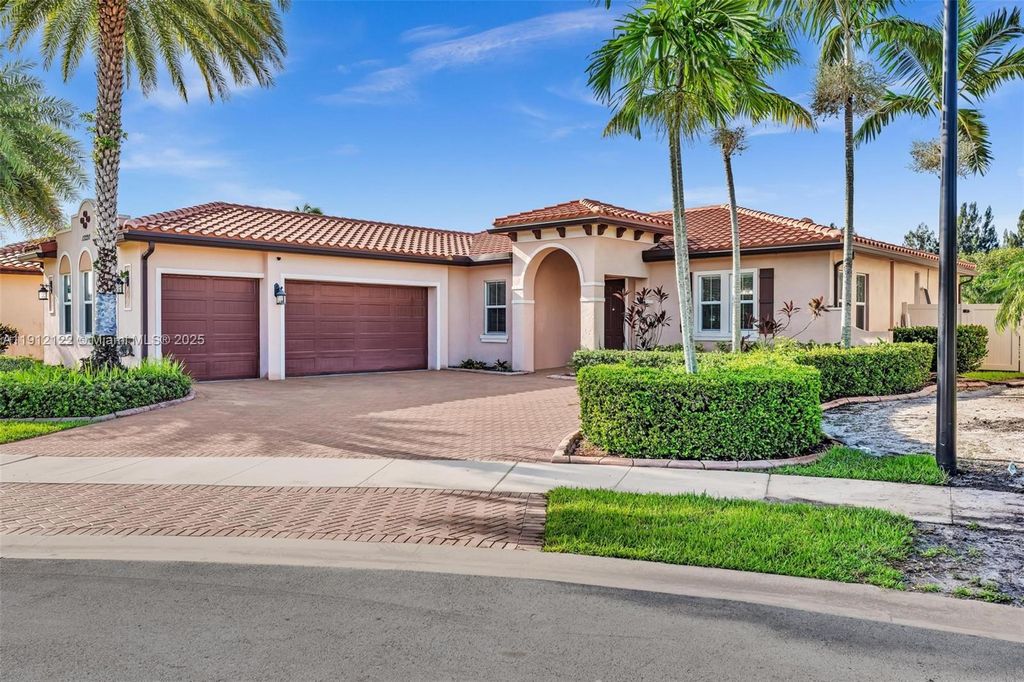 13220 SW 13th St, Davie, FL 33325