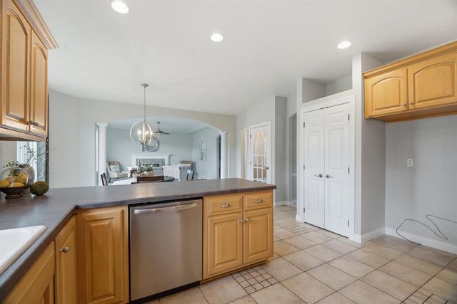4717 N TANGLEWOOD DRIVE, Appleton, WI 54913