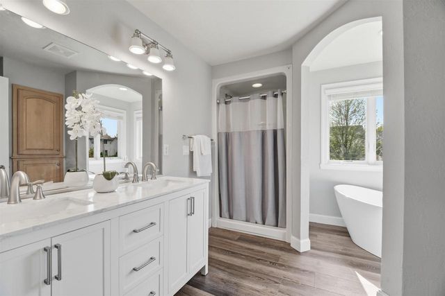 4717 N TANGLEWOOD DRIVE, Appleton, WI 54913