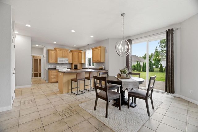 4717 N TANGLEWOOD DRIVE, Appleton, WI 54913