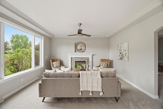 4717 N TANGLEWOOD DRIVE, Appleton, WI 54913
