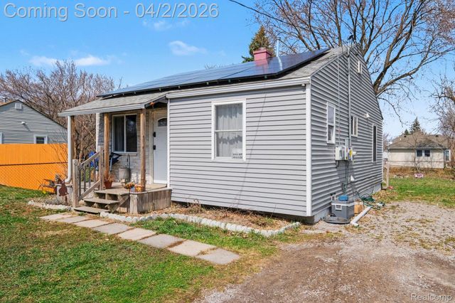 1233 Carman Street, Burton, MI 48529