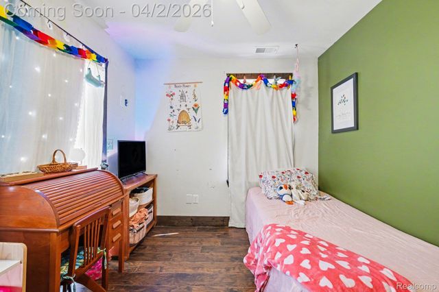 1233 Carman Street, Burton, MI 48529