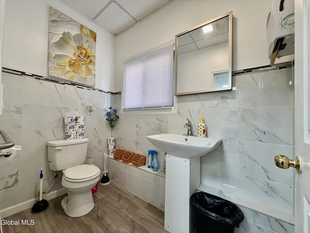 327 5th Avenue, Troy, NY 12182