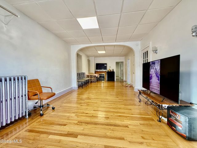 327 5th Avenue, Troy, NY 12182