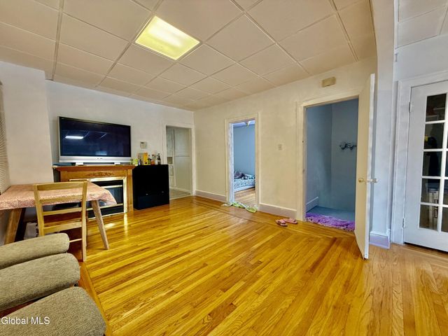 327 5th Avenue, Troy, NY 12182