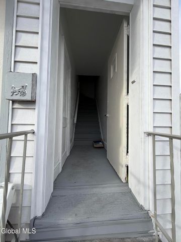 327 5th Avenue, Troy, NY 12182