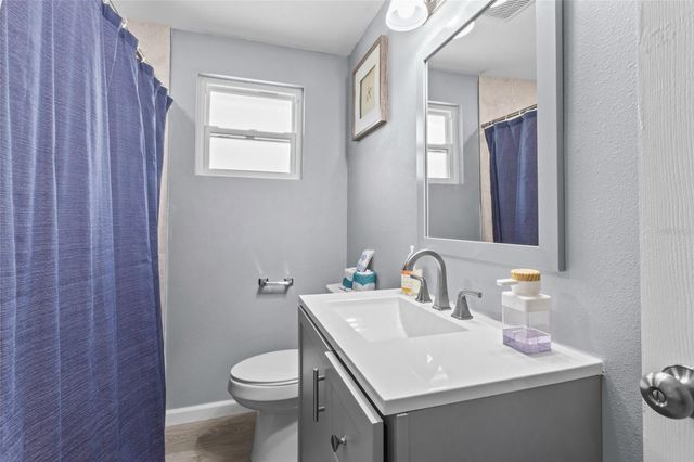 690 FOX STREET, Longboat Key, FL 34228