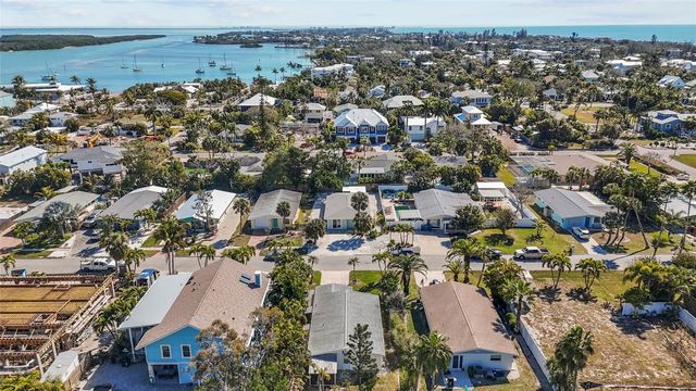 690 FOX STREET, Longboat Key, FL 34228