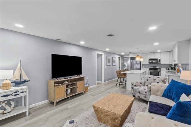 690 FOX STREET, Longboat Key, FL 34228