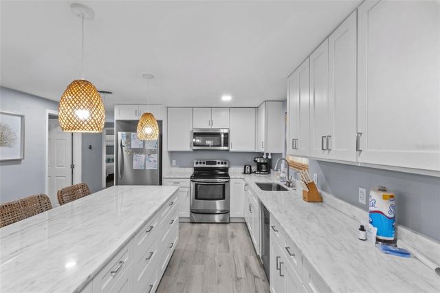 690 FOX STREET, Longboat Key, FL 34228