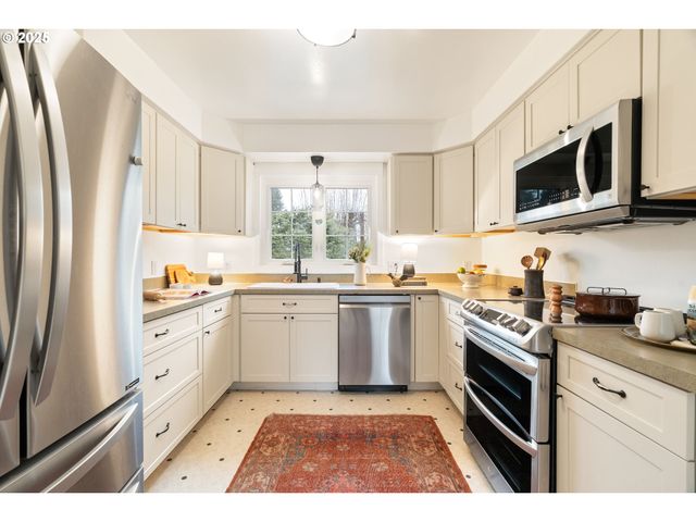 2834 Se 78TH Ave, Portland, OR 97206