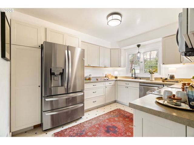 2834 Se 78TH Ave, Portland, OR 97206