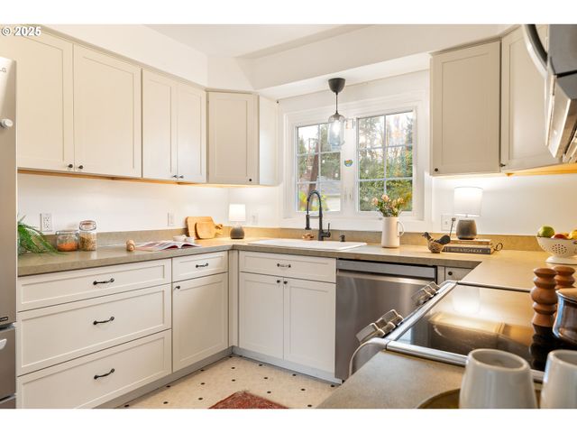 2834 Se 78TH Ave, Portland, OR 97206