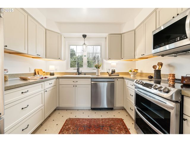 2834 Se 78TH Ave, Portland, OR 97206