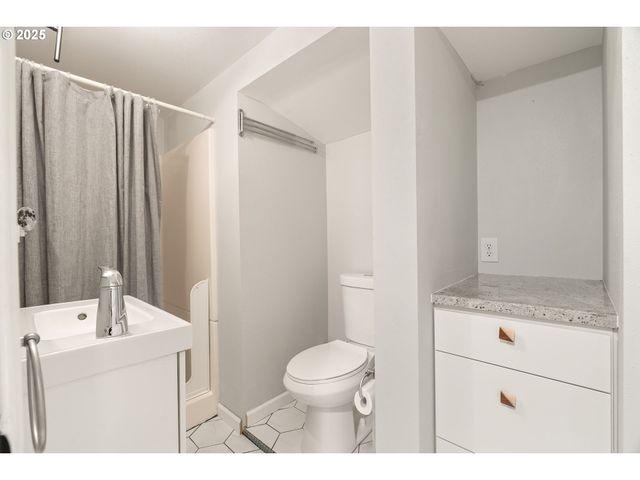 2834 Se 78TH Ave, Portland, OR 97206